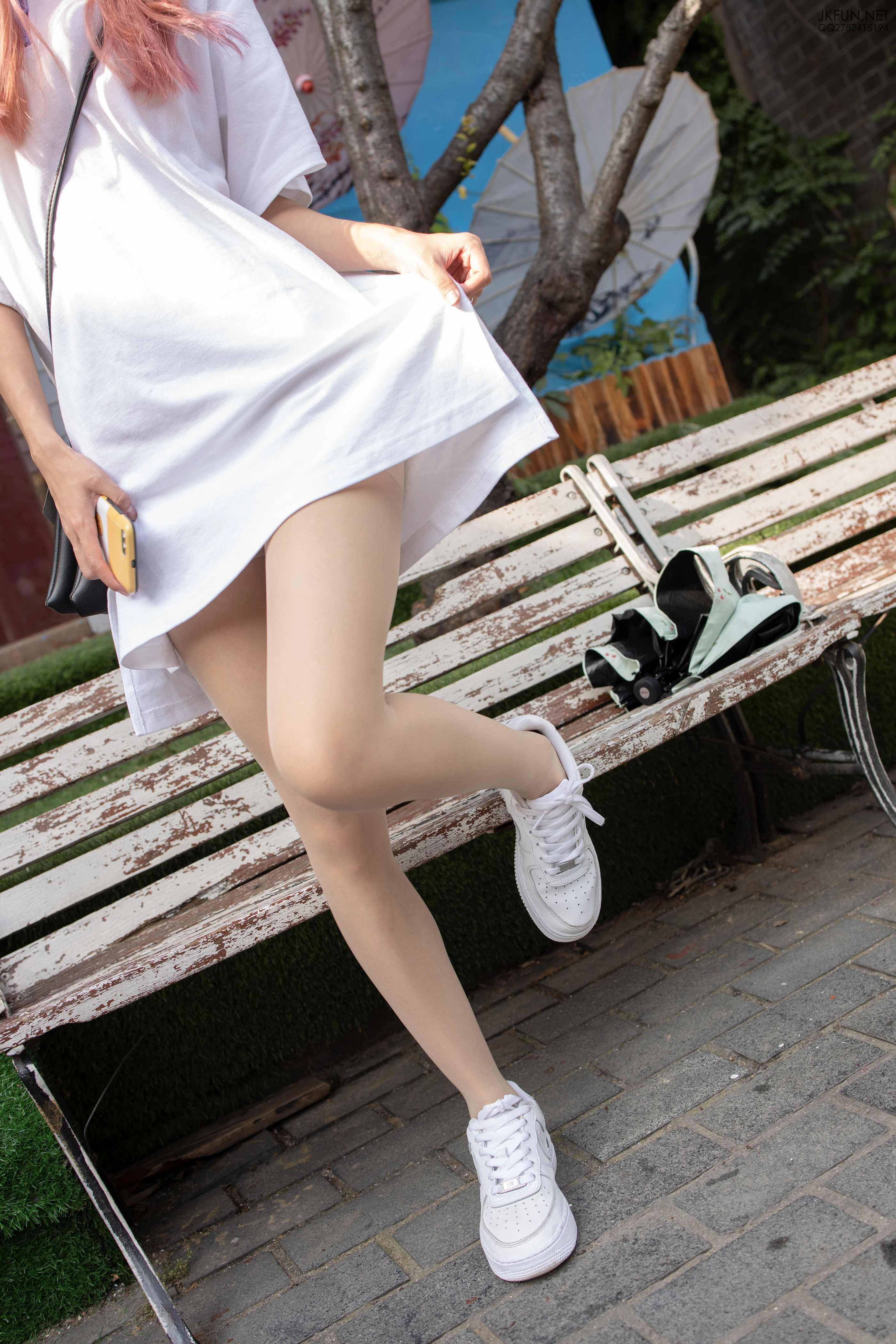 森萝财团 [JKFUN-012] 10D肉丝运动鞋桌下 [102P 1V]插图2